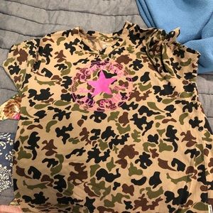 Camouflage converse tee